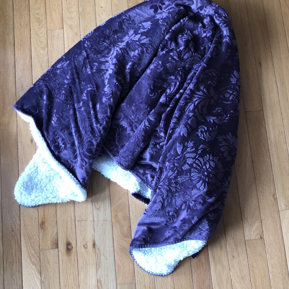 SILVER ONE Blanket / Purple/Sherpa White Reversible throw - Size 50” x 60”